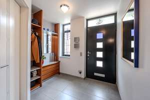 Ihr Zuhause in Hüls – stilvoll modernisiert, gepflegt und sofort bezugsbereit mit PV und Wallbox – Die vollständige Adresse der Immobilie erhältst du vom Anbieter., 47839 Hüls, Krefeld – Vorschaubild 3