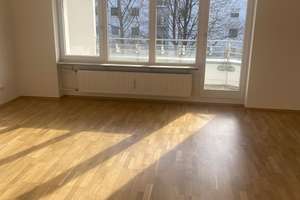 Sonnige 3 Zimmer Wohnung in Oberföhring, 80 Qm mit Balkon