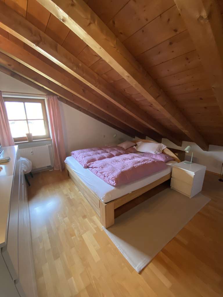 Immobilie in Garmisch-Partenkirchen - Schicke 2-Zimmer DG-Wohnung mit Balkon in Garmisch-Partenkirchen (Ortsteil Burgrain) - Bild 3