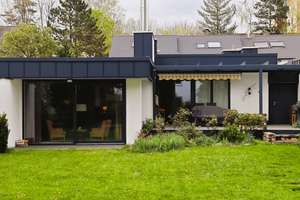 Familienparadies in Traumlage: Moderner Bungalow in Hochzoll Süd mit direktem Zugang zum Kuhsee