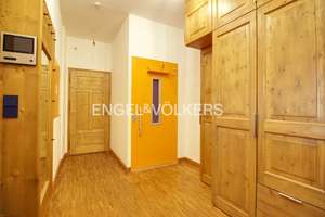 Denkmalgeschützte, stilvoll sanierte Altbau-Residenz mit Aufzug in der Regensburger Innenstadt – Die vollständige Adresse der Immobilie erhältst du vom Anbieter., 93047 Innenstadt, Regensburg – Vorschaubild 3