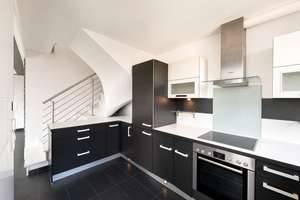 Stilvolle Maisonettewohnung mit Kamin, großem Balkon und Stellplatz in Köln-Sürth – Die vollständige Adresse der Immobilie erhältst du vom Anbieter., 50999 Sürth, Köln – Vorschaubild 4