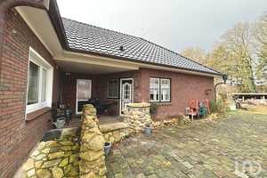 „Ein Ort zum Ankommen und Wohlfühlen: Bungalow in Flachsmeer mit vermieteter Einliegerwohnung und Ge – Leer (Kreis) – Vorschaubild 2