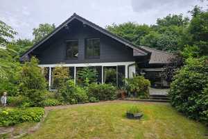 Kleine 90er Waldrandvilla mit Pool und Einliegerwohnung in ruhiger Lage 