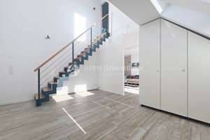 Dachgeschoss-Maisonette mit Terrasse, Aufzug, EBK und Fußbodenheizung!