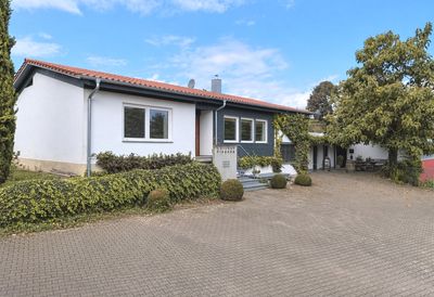 Einfamilienhaus mit Wirtschaftstrakt auf großem Grundstück | genehmigte Bauvoranfrage