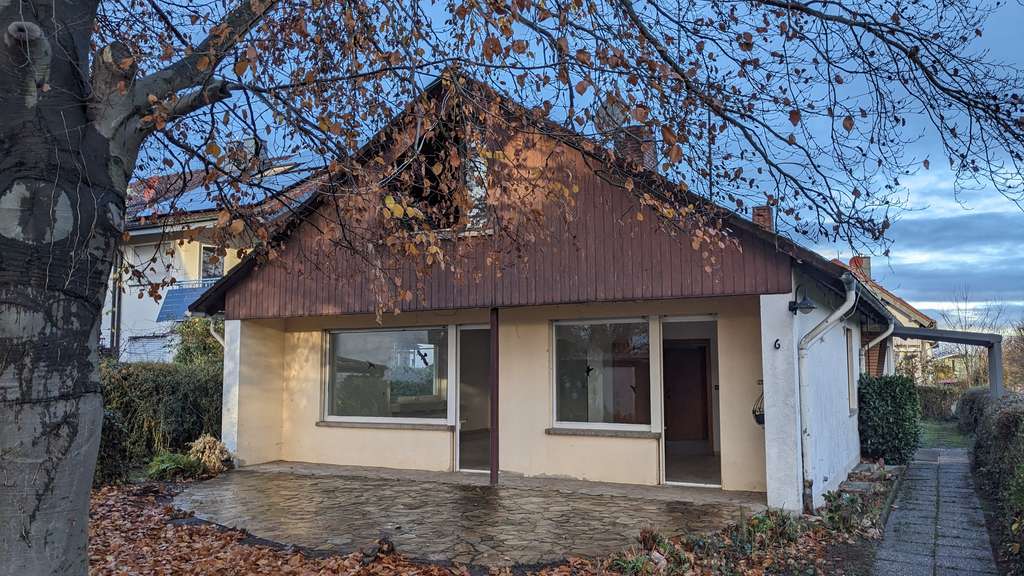 Immobilie in Groß-Umstadt - Geräumiges Einfamilienhaus mit 7 Zimmern und Garage in Groß-Umstadt von Privat - keine Makler - Bild 0