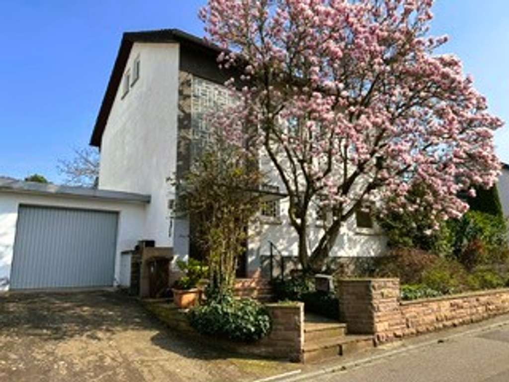 Immobilie in Nußloch - Geräumiges Einfamilienhaus mit 6 Zimmern und Garage in Nußloch - Bild 0