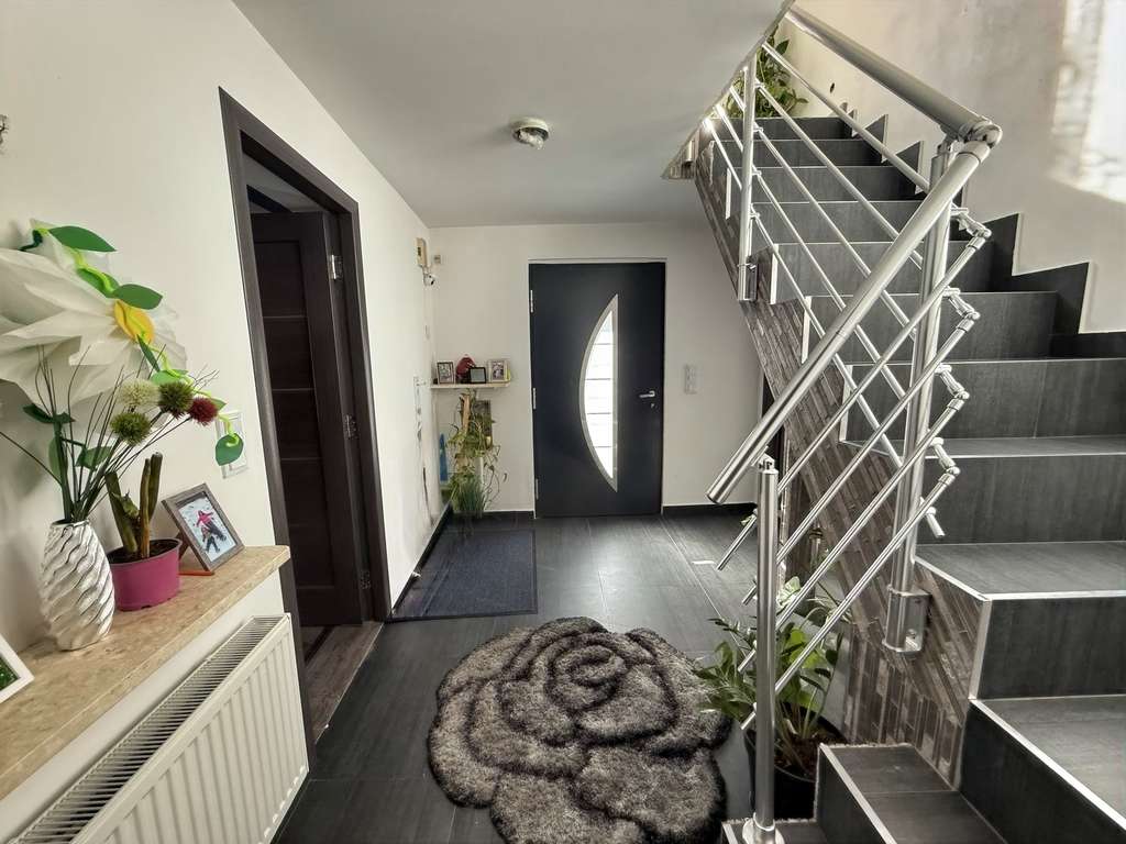 Immobilie in Steinweiler - Gepflegtes Einfamilienhaus mit frischen Böden, Scheune und vielseitigem Hof - Bild 1