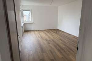 Hoch hinaus - 3 Zimmer mit tollem Blick über die Stadt – Die vollständige Adresse der Immobilie erhältst du vom Anbieter., 93051 Großprüfening-Dechbetten-Königswiesen, Regensburg – Vorschaubild 2