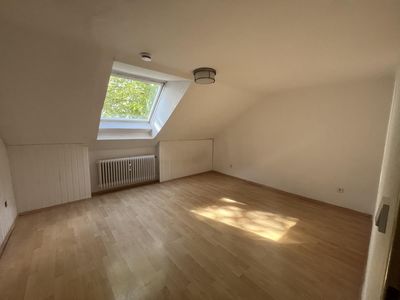 Große Dachgeschosswohnung in Pulling bei Freising