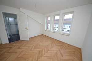 Traumhafte Maisonettewohnung mit 2 Balkonen in einem hochwertig sanierten Objekt !  – Zietenstraße 85, 9130 Chemnitz – Vorschaubild 10