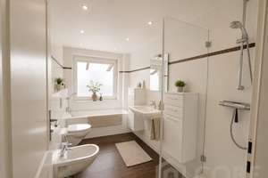 Ein idealer Rückzugsort für die Familie - viel Platz, viel Grün und viel Privatsphäre in HH-Lemsahl – Die vollständige Adresse der Immobilie erhältst du vom Anbieter., 22397 Lemsahl-Mellingstedt, Hamburg – Vorschaubild 4