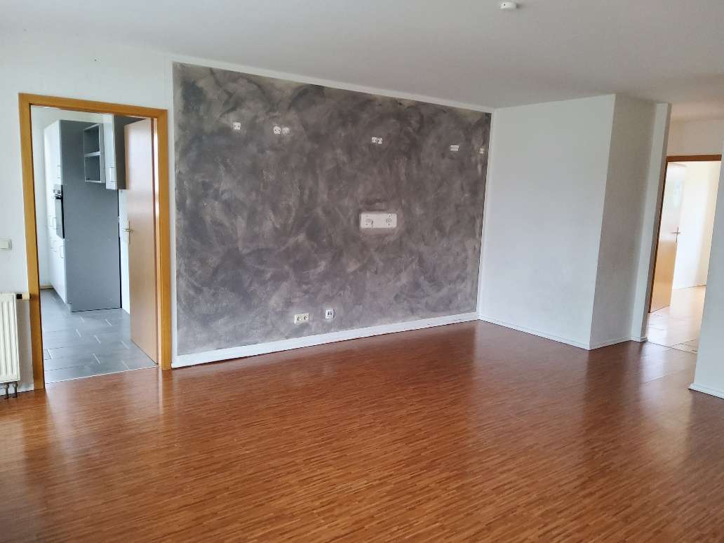 Freie 4-Zimmer-Wohnung im EG mit Wintergarten und Garten, TG-Stellplatz und Außen-Stellplatz, Böblingen Kreis – Bild 1