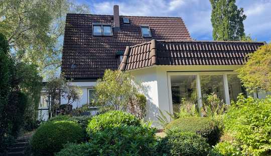 Bild von Charmantes Einfamilienhaus im Grünen – großzügiges Wohnen für Paare & Best Ager in Wellingsbüttel