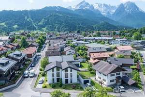 Gehobene Neubau-Doppelhaushälfte in ruhiger, zentraler Lage – Die vollständige Adresse der Immobilie erhältst du vom Anbieter., 82467 Garmisch-Partenkirchen – Vorschaubild 1