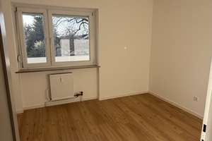 Neu modernisierte 3-Zimmer-Wohnung mit Balkon und hochwertiger neuer EBK in München-Fürstenried – Solothurner Strasse 26, 81475 Fürstenried-West, München – Vorschaubild 3