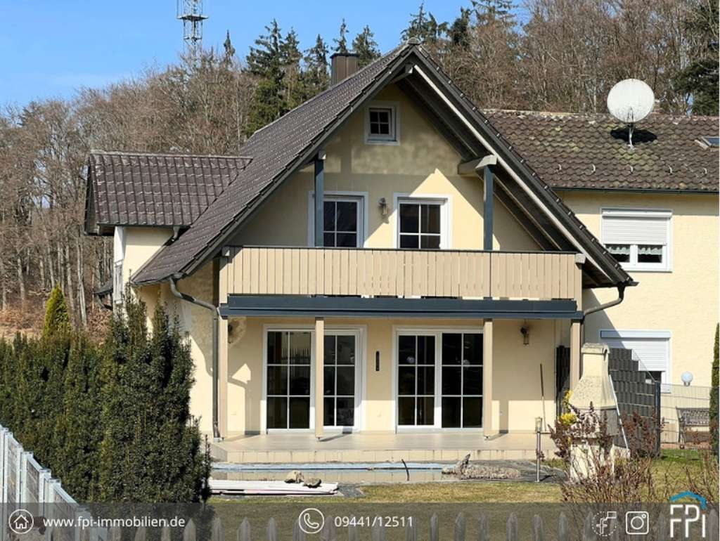 Immobilie in Ihrlerstein - Charmantes Einfamilienhaus in Ihrlerstein mit Garagen- und Werkstattgebäude - Bild 0