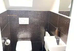 RESERVIERT!  1 Fam. Haus mit 2. Garagen, 4. Stellplätze großer Garten + kl. Hinterhaus TOP Zustand – Uhlandstraße 17, 63457 Main-Kinzig-Kreis – Vorschaubild 24