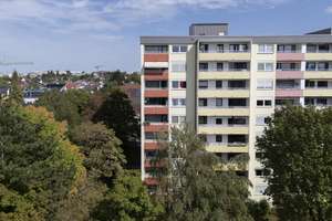 Ganz oben wohnen: Bezugsfreie 3-Zi-Eckwohnung mit Westloggia, Tageslichtbad und Weitblick