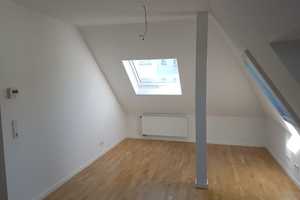 Stilvolle, neuwertige 2,5-Zimmer-Dachgeschosswohnung mit EBK in Stuttgart – Fetzerstrasse 10, 70199 Stuttgart – Vorschaubild 4