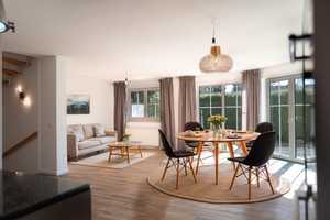 Großzügiges Wohnen: Doppelhaushälfte mit Einliegerwohnung & Garten – München – Vorschaubild 2