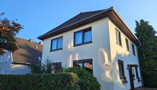Bild von Das neue Jahr im neuen Zuhause beginnen
Großzügiges Einfamilienhaus mit sonnigem Grundstück