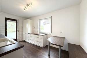 Geräumige 3,5-Zimmer-Wohnung mit hochwertiger Küche, Südbalkon & Stellplatz – Die vollständige Adresse der Immobilie erhältst du vom Anbieter., 70439 Stammheim-Süd, Stuttgart – Vorschaubild 2