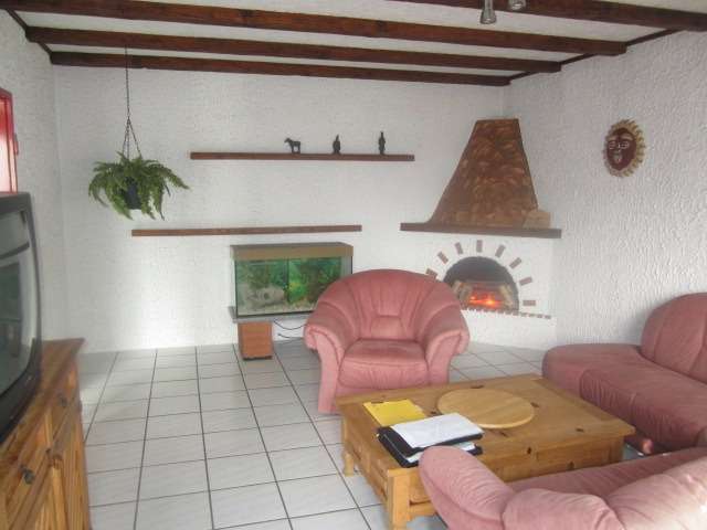 Immobilie in Hohen-Sülzen - Hohen-Sülzen: Älteres kleines Einfamilienhaus für kleine Familie. Ruhige Lage. Garage, Garten, Pool. - Bild 5