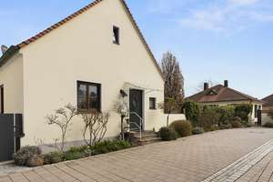 Großzügiges Einfamilienhaus mit Poolhaus, Einliegerwohnung und Garten in 1A Lage – Die vollständige Adresse der Immobilie erhältst du vom Anbieter., 86633 Neuburg an der Donau – Vorschaubild 38