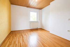 Der Traum vom Eigenheim beginnt hier - Charmanter Bungalow mit Garten und viel Gestaltungspotenzial – Die vollständige Adresse der Immobilie erhältst du vom Anbieter., 91330 Eggolsheim – Vorschaubild 4