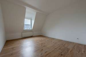 Charmante Dachgeschosswohnung mit Balkon und Tageslichtbad – Die vollständige Adresse der Immobilie erhältst du vom Anbieter., 45139 Südostviertel, Essen – Vorschaubild 2