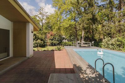 Mid-Century Wohnhaus mit Pool & Privatspähre - Wohnen & Arbeiten auf 1.900 qm Areal!