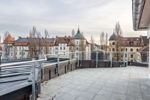 Großzügige Maisonettewohnung. Ca. 50m² Dachterrasse mit Blick über die Stadt.