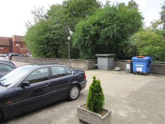 Parkplatz (öffentlich) Parkplatz (öffentlich)