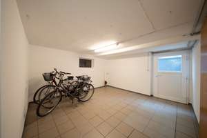 Modernisierte 3-Zimmer-Dachgeschosswohnung mit Loggia, Spitzboden & Stellplatz – Nähe Wahner Heide – Die vollständige Adresse der Immobilie erhältst du vom Anbieter., 51145 Urbach, Köln – Vorschaubild 23