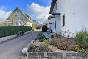 Gepflegtes Einfamilienhaus mit Platz für die ganze Familie | Große Doppelgarage, EBK & neues Bad – Heilbronn (Kreis) – Vorschaubild 2