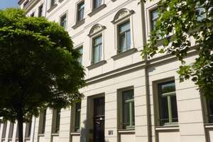 Kleine Kapitalanlage: sanierte 2-Zimmerwohnung in exklusiver Lage in Schleußig!