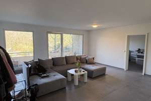 Top moderne 2-Zimmer-Wohnung mit Balkon, TG-Stellplatz und Einbauküche