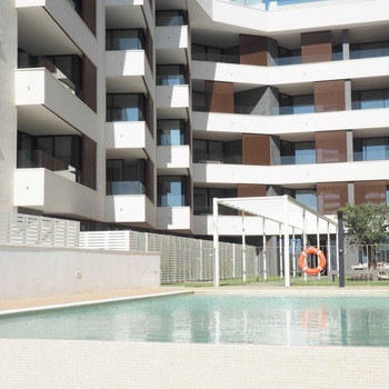 FABTER REALTY präsentiert... Luxus und Exklusivität in erster Meereslinie Ihr Neubau-Refugium am Pas