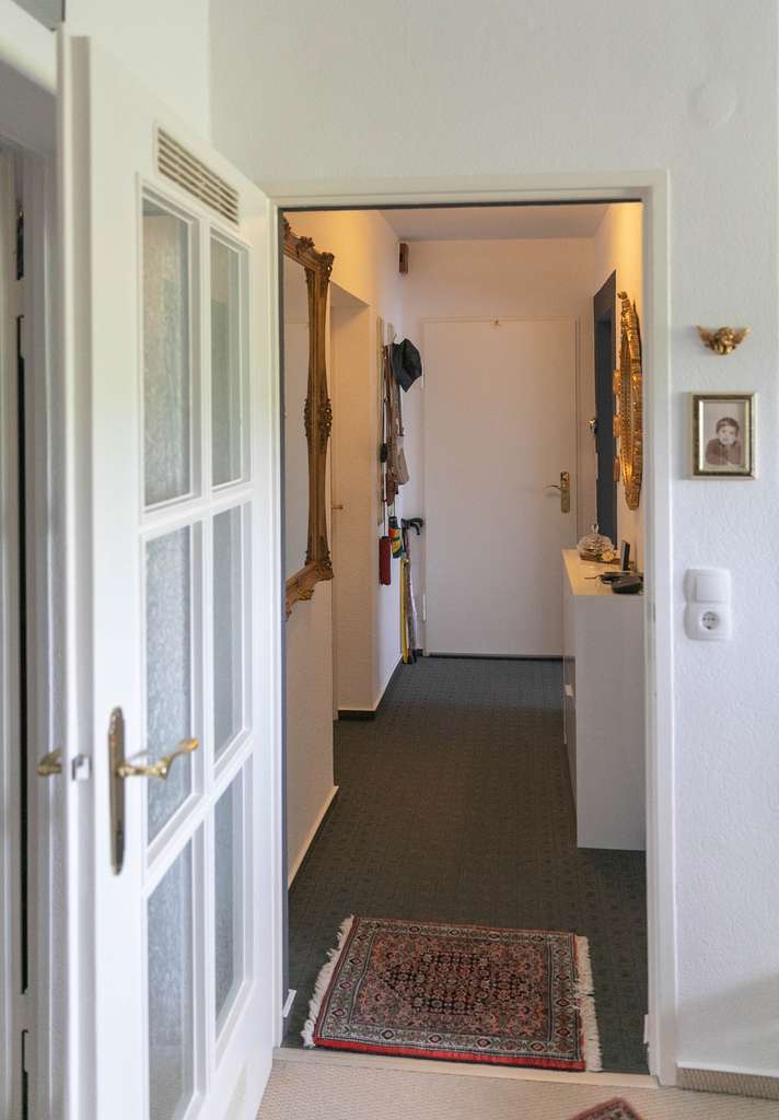 Attraktive und vollständig renovierte 3-Raum-Hochparterre-Wohnung in Stolberg (Rheinland)