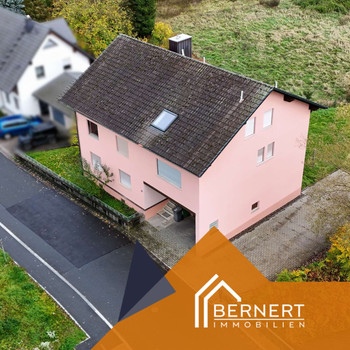 Großzügiges Dreifamilienhaus mit Balkon, Terrasse und vielseitigem Nutzungspotenzial