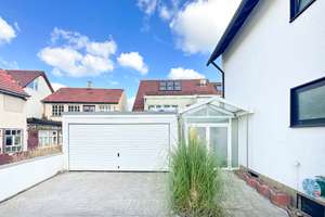KOMPLETT MODERNISIERTE DHH, GROSSZÜGIG GESCHNITTEN - helle Räume, Aufzug, Smart-Home, Doppelgarage – Die vollständige Adresse der Immobilie erhältst du vom Anbieter., 70563 Vaihingen-Mitte, Stuttgart – Vorschaubild 2
