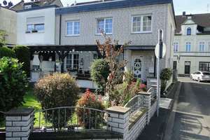 2 Häuser zum Preis von einem! Perfektes Wohnen mit Garten, Terrasse und Garage, zzgl. Kapitalanlage – Die vollständige Adresse der Immobilie erhältst du vom Anbieter., 51069 Dünnwald, Köln – Vorschaubild 1