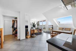 Charmante DG-Wohnung mit Südterrasse, Garten und TG zum sofortigen Bezug – Die vollständige Adresse der Immobilie erhältst du vom Anbieter., 81677 Josephsburg, München – Vorschaubild 4