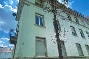 Helle 2 Zimmerwohnung mit Altbaucharme