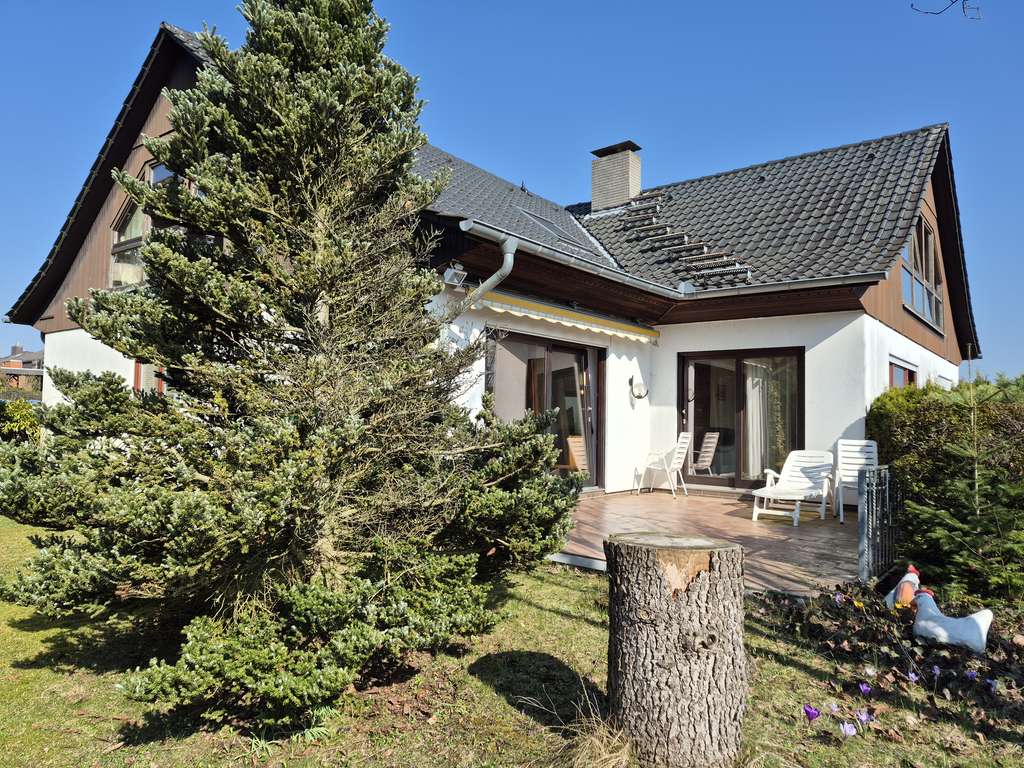 Immobilie in Hardegsen - * Hardegsen * gepflegtes Zweifamilienhaus mit Einliegerwohnung * Wfl. ca. 276 m² * GS ca. 975 m² * - Bild 1