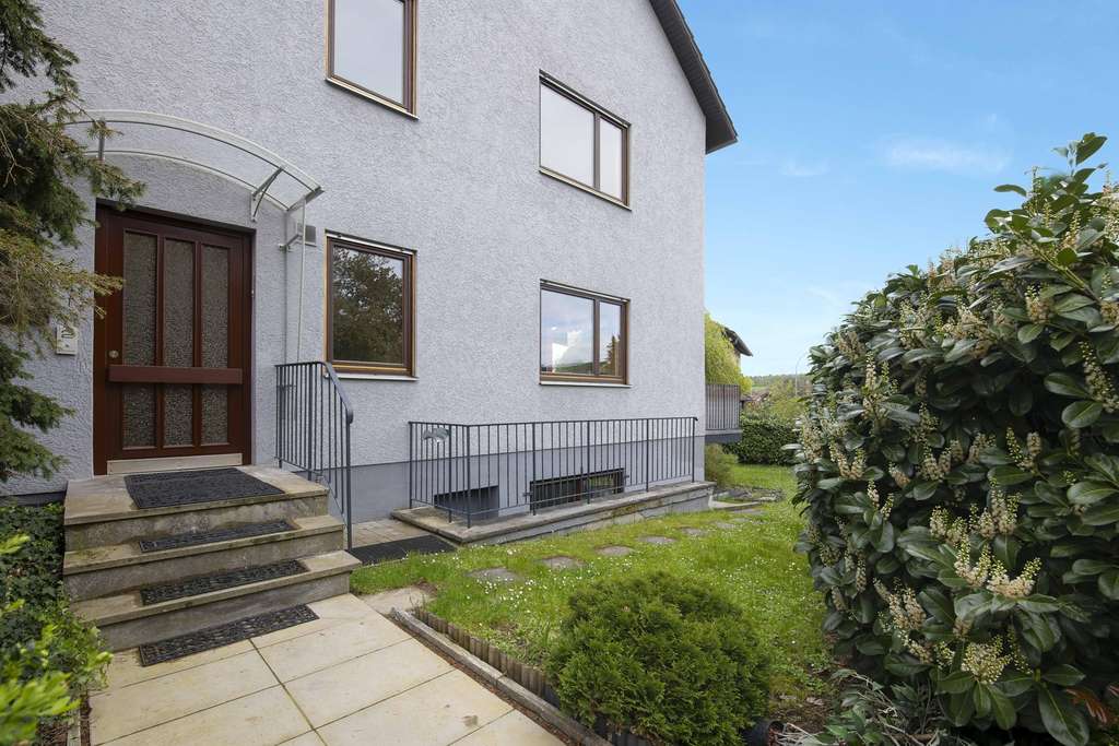 Immobilie in Kleinrinderfeld - Beeindruckende Doppelhaushälfte mit lichtdurchfluteten Räumen in ruhiger Lage - Bild 2