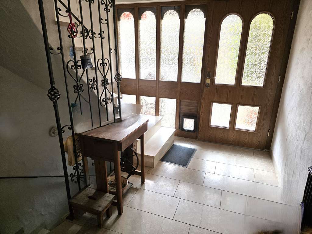 Immobilie in Deggenhausertal - Attraktives Mehrfamilienhaus mit 2 großen Wohnungen, Nebengebäude, XL-Garagen und großem Grundstück - Bild 4