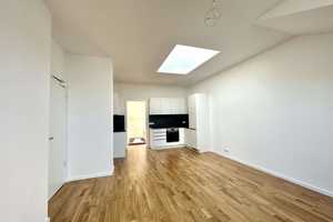 Moderne Dachgeschosswohnung mit Einbauküche im Erstbezug! – Gounodstraße 23, 10388 Berlin – Vorschaubild 6